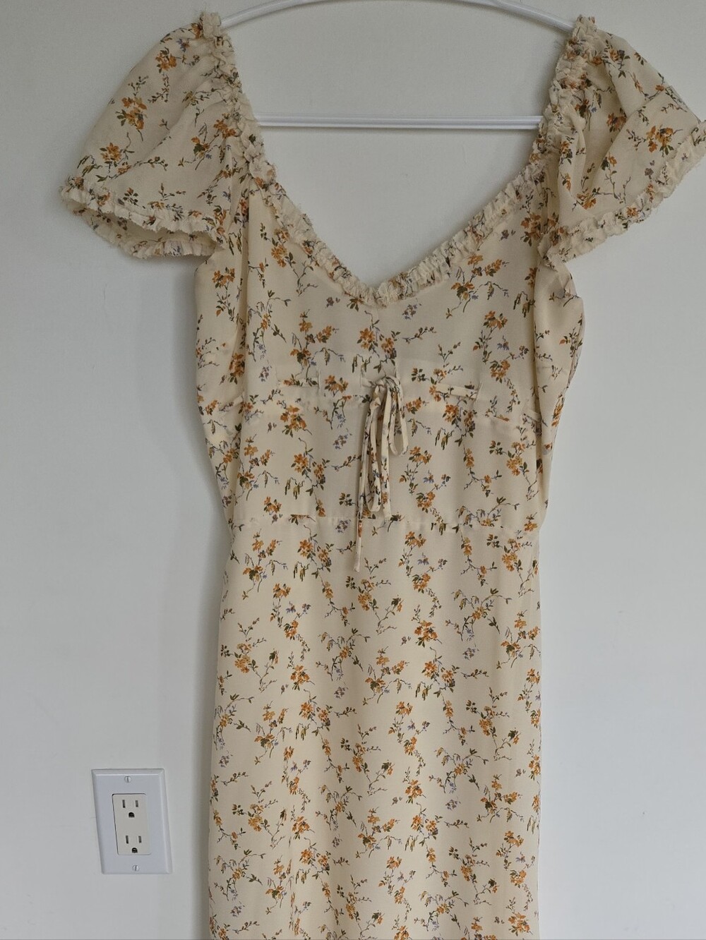 Dex Cream Floral Midi Dress with Puff Sleeves - Picture 2 of 6